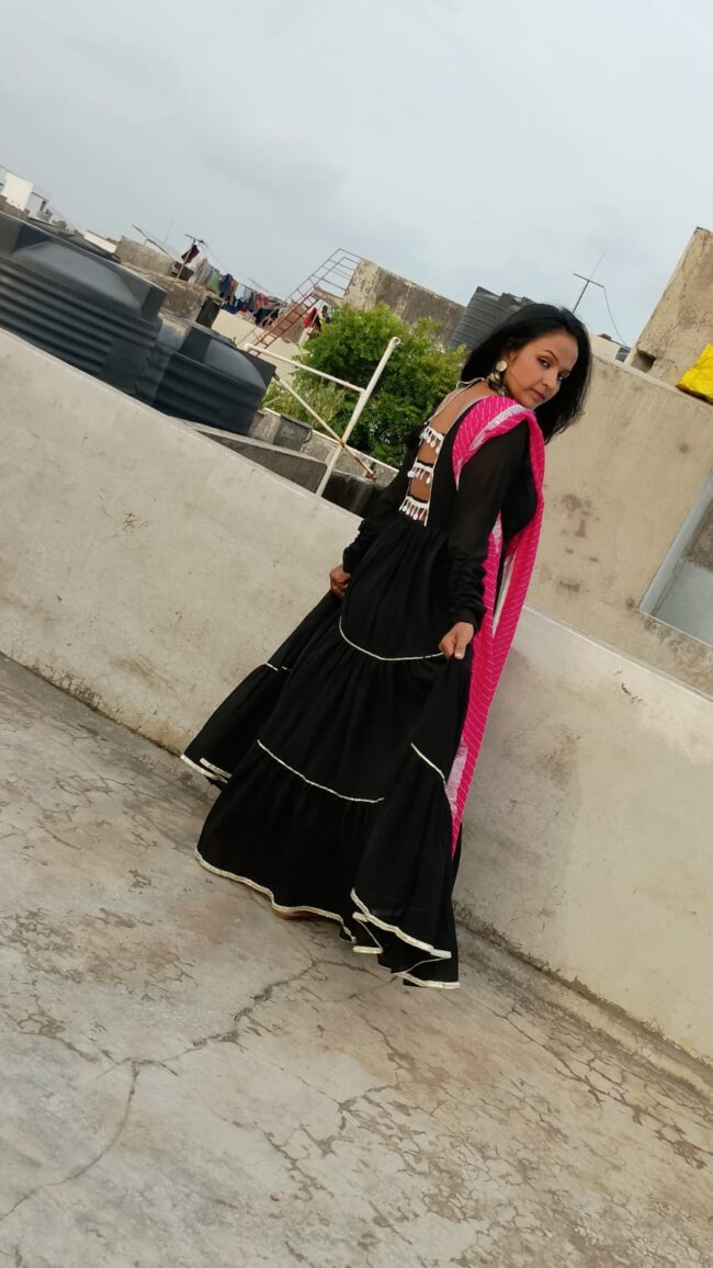 DESIGNER KURTI SEET IN BLACK - Image 4